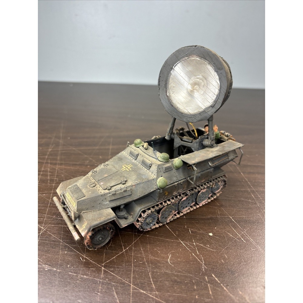 Scale 1/35 Built PAINTED Model kit Sd.Kfz. 251 Hanomag‎ With Searchlight